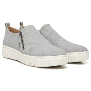 Women's Naturalizer Gray Slip-On Sneakers. Soul Turner style. Size 7.